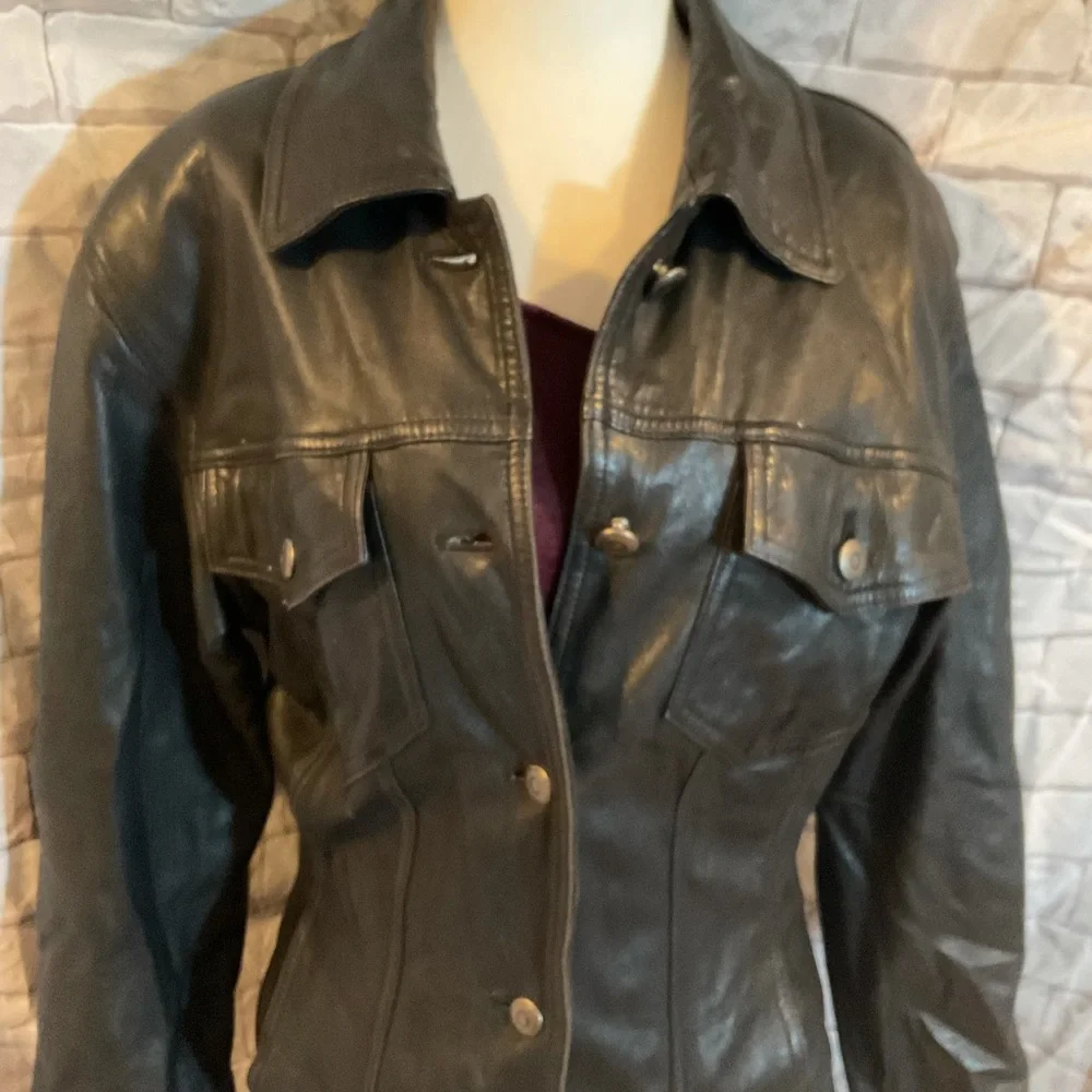 “DANIER” 100% Black Leather Fitted Button Up Jacket. - Picture 4 of 16